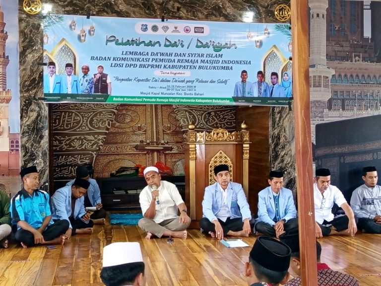 Gelar Pelatihan Dai Perdana di Masjid Kapal Munzalan Bulukumba