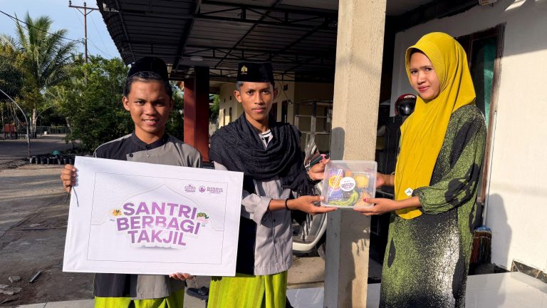 Kampoeng Ramadan 1447H: Santri Bagikan Takjil ke Masyarakat