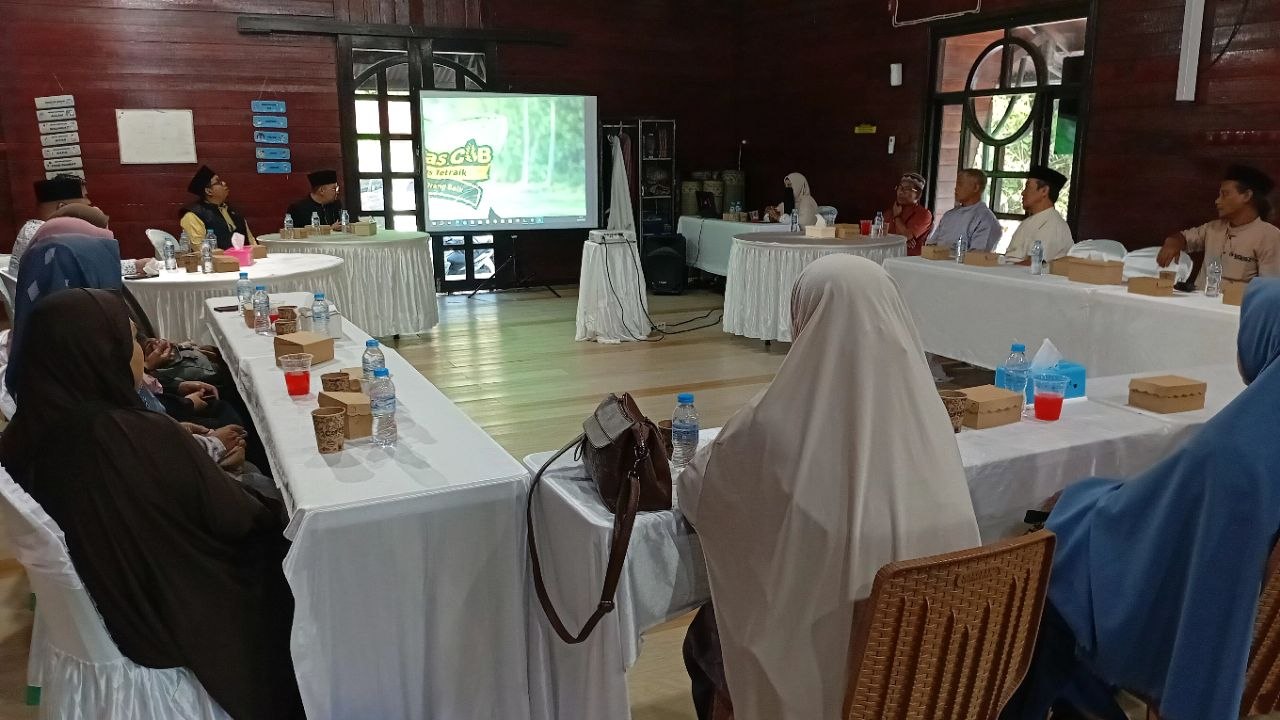 Silaturahim Orang Tua Asuh bersama Ayahman di Sintang